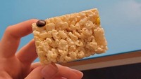 Sudah pesan tambahan permen cokelat M&Ms untuk camilan Rice Krispy, ternyata yang datang hanya 1 butir cokelat. Waduh ini sih rugi banget!