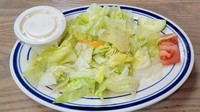 Menyedihkan! Sepiring salad sayuran ini tampak pucat. Isinya hanya selada dan potongan tomat super mungil. Siapa sangka harganya USD 10 (Rp 156 ribu)!
