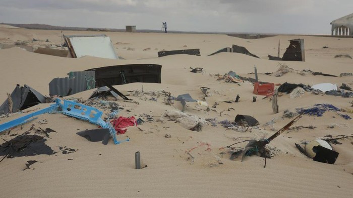 PUNTLAND, SOMALIA - OCTOBER 23: A view of a settlement covered by sand as inhabitants struggle with the sandstorm at Kolob town located in Puntland, Somalia on October 23, 2022. Therefore, many families had to migrate from Kolob town. (Photo by Abukar Mohamed Muhudin/Anadolu Agency via Getty Images)