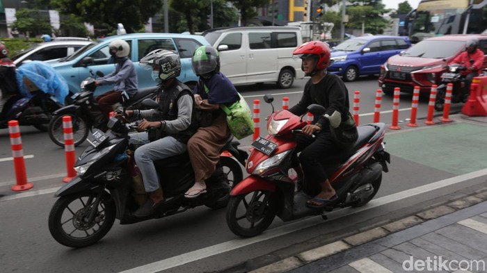 Pemerintah Provinsi (Pemprov) DKI Jakarta menghapus anggaran jalur sepeda mulai tahun depan. Hal ini sudah disepakati bersama dengan DPRD DKI Jakarta.