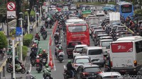 Mulanya, kata Gilbert, sejumlah anggota dewan mempertanyakan rencana Pemerintah Provinsi DKI Jakarta memperpanjang jalur sepeda.