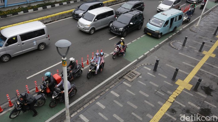Pemerintah Provinsi (Pemprov) DKI Jakarta menghapus anggaran jalur sepeda mulai tahun depan. Hal ini sudah disepakati bersama dengan DPRD DKI Jakarta.