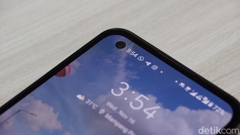 Kamera bagian depaan berukuran 12 MP bersensor Sony IMX663. Foto: Adi Fida Rahman/detikINET