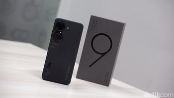 Asus menghadirkan Zenfone 9 model 6/128GB dalam balutan warna Midnight Black, Starry Blue, Sunset Red dan Moonlight White.  Foto: Adi Fida Rahman/detikINET