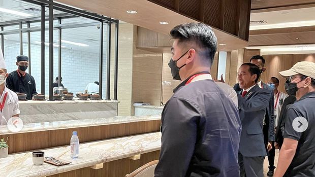 Chef Arnold Poernomo menjadi salah satu juru masak dalam perhelatan KTT G20 di Bali untuk menjamu para delegasi negara yang datang. (Dok. Instagram @arnoldpo)