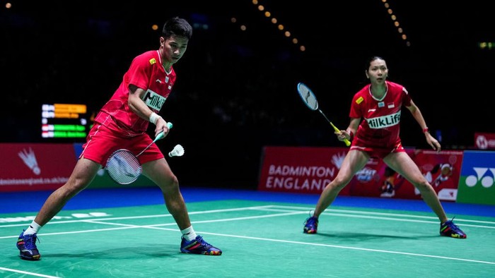 BIRMINGHAM, ENGLAND - MARCH 17: (CHINA OUT) Dejan Ferdinansyah (L) and Gloria Emanuelle Widjaja of Indonesia compete in the Mixed Doubles second round match against Yuta Watanabe and Arisa Higashino of Japan on day two of the Yonex All England at Utilita Arena Birmingham on March 17, 2022 in Birmingham, England. (Photo by Shi Tang/Getty Images)