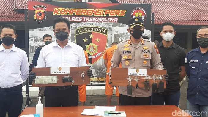 Ekspos kasus pencurian mobil di Mapolres Tasikmalaya.