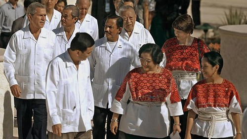 US President George W. Bush (L) walks out with Asian leaders after the family photo for leaders attending the X Asia-Pacific Economic Cooperation (APEC) summit in Los Cabos, Mexico, 27 October 2002.  Front row from left are Thai Prime Minister Thaksin Shinawatra, Indonesian President Megawati Soekarnoputri and Philippines President Gloria Arroyo. Second row from left are Bush, Brunei Sultan Hassanal Bolkiah and New Zealand Prime Minister Helen Clark.  Back row from left are Malaysian Deputy Prime Minister Abdullah Badawi and Hong Kong Chief Executive Tung Chee Hwa.           AFP PHOTO/Roberto SCHMIDT (Photo by Roberto SCHMIDT / AFP) (Photo by ROBERTO SCHMIDT/AFP via Getty Images)