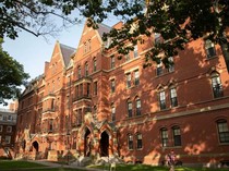 Harvard Dilarang Terima Mahasiswa Asing oleh Trump, Kampus Melawan
