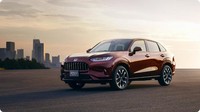 Dari sisi eksterior, All-new ZR-V mengadopsi desain elegan yang membuat model ini cocok di lingkungan perkotaan. Desain eksterior menampilkan proporsi mengalir yang ditandai dengan permukaan besar dan halus yang mengalir dari depan ke belakang. Foto: Dok. Honda