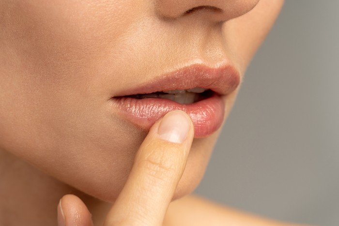 Ilustrasi benjolan di bibir