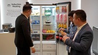 Mulai dari kulkas, mesin cuci hingga berbagai produk elektronik pendukung rumah tangga lainnya, keseluruhan koleksi terbarunya ini dikatakan membawa ragam pengembangan yang ditujukan untuk peningkatan pengalaman penggunaan lebih baik guna mendukung gaya hidup modern. Dukungan teknologi Origin Inverter yang dikembangkan berbasis teknologi inverter yang hemat listrik, memberikan kemampuan tinggi bagi kulkas ini untuk mengalirkan suhu dingin merata pada keseluruhan kabin simpannya. 
