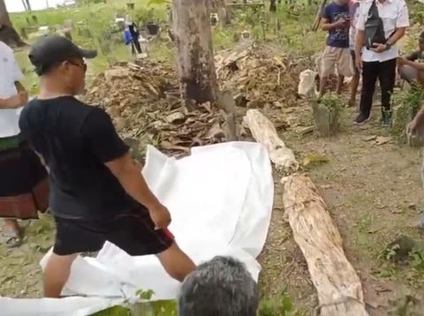 Jenazah yang ditemukan dengan kafan yang masih utuh