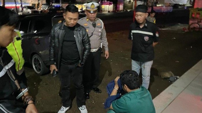 Kapolres Tasikmalaya Kota AKBP Aszhari Kurniawan saat melakukan razia geng motor.