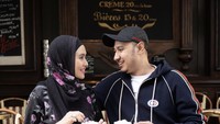 Kompak! Kartika Putri dan Habib Usman terlihat sedang ngopi cantik di kafe yang berada di Paris. Foto: Instagram @kartikaputriworld