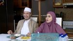 Momen Romantis Kartika Putri dan Suami Kulineran di Kafe dan Warung