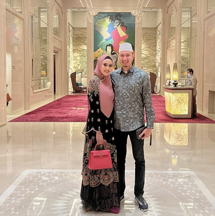 Kartika putri makan bareng suami