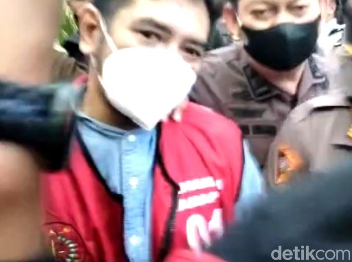 Mas Bechi usai sidanag putusan di PN Surabaya.