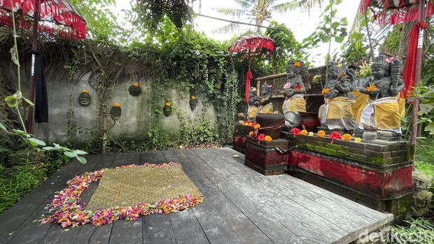 Melukat Melukat di Tri Desna, Ubud, Bali.