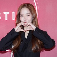 Kemunculan Park Min Young pun disambut antusias oleh penggemar di media sosial. Brand ambassador J.ESTINA itu banjir dukungan setelah melewati prahara. Foto: Getty Images