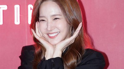 7 Foto Park Min Young, Tampil Perdana Usai Kantor Agensinya Digeledah