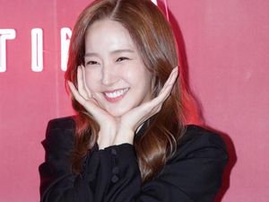 7 Foto Park Min Young, Tampil Perdana Usai Kantor Agensinya Digeledah