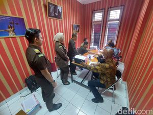 Kasus Penipuan, Eks Ketua DPRD Jabar Dijebloskan ke Rutan Kebonwaru