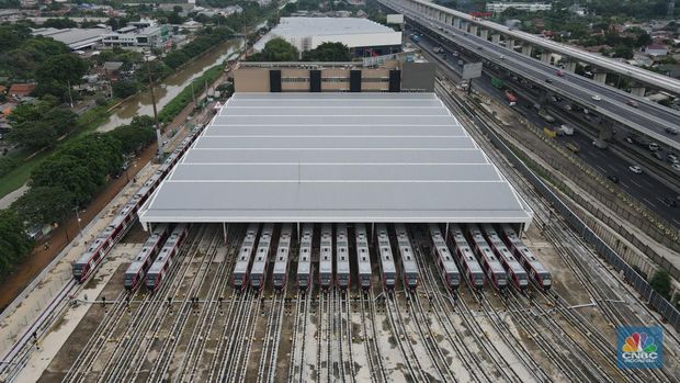 Depo LRT Jabodebek Jatimulya, Bekasi, Jawa Barat, Kamis (17/11/2022). Pembangunan LRT Jabodebek secara fisik sudah hampir rampung. (CNBC Indonesia/Andrean Kristianto)