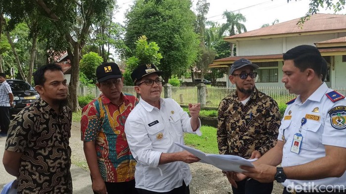 Pemkot Banda Aceh berencana membangun jalur pedestrian di sepanjang jalan T. Panglima Nyak Makam di kawasan Lampineung