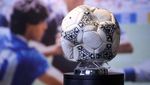 Foto-foto Bola Gol Tangan Tuhan Maradona yang Akan Dilelang