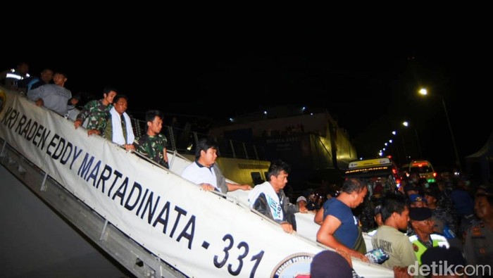 penumpang km mutiara timur 1 yang terbakar tiba di banyuwangi