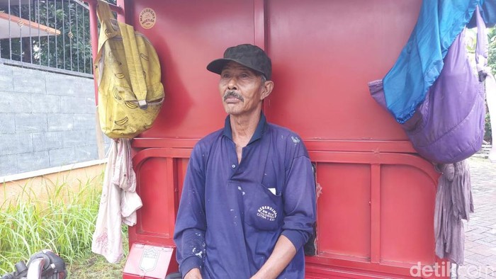Petugas sampah menyebutkan sekeluarga tewas di Kalideres menunggak iuran sampah selama 6 bulan.
