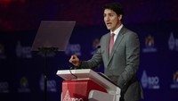 Melansir daricelebritynetworth.com, Rabu (16/11/2022), diperkirakan Justin Trudeau memiliki harta sebanyak US$ 10 juta atau sekitar 155,9 miliar. Ia juga menerima gaji sebesar US$ 270 ribu. Di Kanada, ia termasuk berasal dari keluarga yang terpandang. Pasalnya, ayah Trudeau merupakan mantan Perdana Menteri Kanada tahun 1968-1979 dan 1980-1984. AP/Aaron Favila  