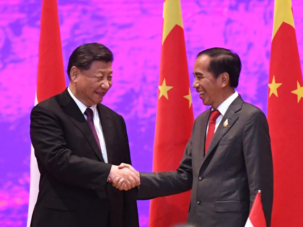 Presiden Joko Widodo melakukan pertemuan bilateral dengan Presiden Republik Rakyat Tiongkok (RRT) Xi Jinping di Hotel Apurva Kempinski Bali, pada Rabu, 16 November 2022. Dalam sambutannya, Kepala Negara menyampaikan apresiasi atas kehadiran Presiden Xi di KTT G20 Bali yang juga merupakan kunjungan luar negeri pertama setelah kembali terpilih sebagai Sekretaris Jenderal Partai.  (Kris - Biro Pers Sekretariat Presiden)
