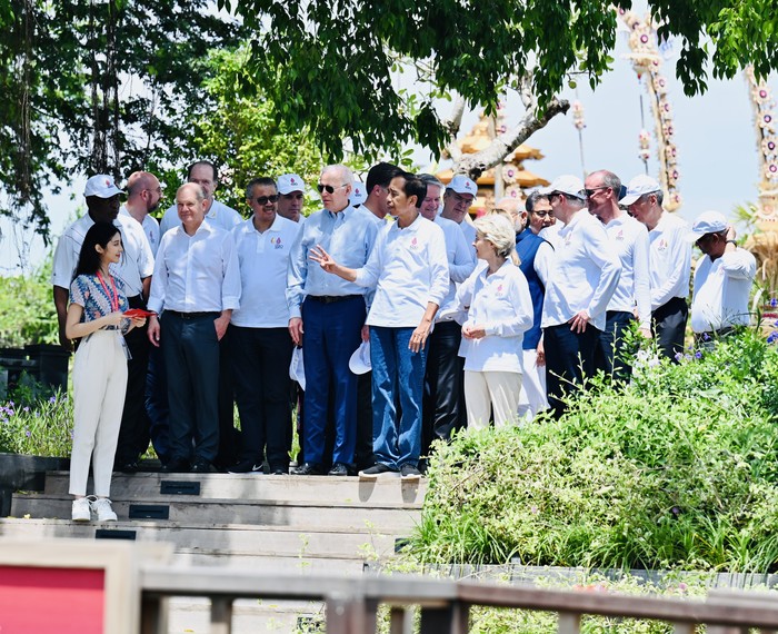 Putu Ayu Saraswati Pemandu Tur KTT G20 (Lailly Rachev - Biro Pers Sekretariat Presiden)