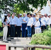 Meski batal ikut ajang Miss International 2020, Ayusa malah bisa bertemu langsung dengan para pemimpin dunia. Di KTT G20, ia mendapat kepercayaan memandu presiden dan perdana menteri berkeliling plantase mangrove di Tahura Ngurah Rai Mangrove, Bali. (Foto: Lailly Rachev - Biro Pers Sekretariat Presiden)