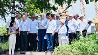 Dilihat dari video channel Youtube, Sekretariat Presiden, Putu Ayu awalnya mengaku bahwa dirinya grogi (nervous) saat memandu para pemimpin dunia ini. Saking groginya, dia sampai menulis tanda senyum agar tak lupa tersenyum. (Lailly Rachev - Biro Pers Sekretariat Presiden)