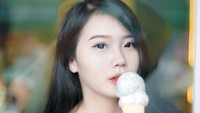 Mungkin karena foto Instagram aku masuk ke explore mereka kali ya, karena ada 1 foto di IG yang sampai 700 ribu orang yang lihat dan di insight sampai 1 M (miliar) orang yang kunjungin profil. Setelah disorot artis sih just for friend saja sejauh ini, untuk memperluas circle juga, kata Racellita. (Foto: dok Instagram)