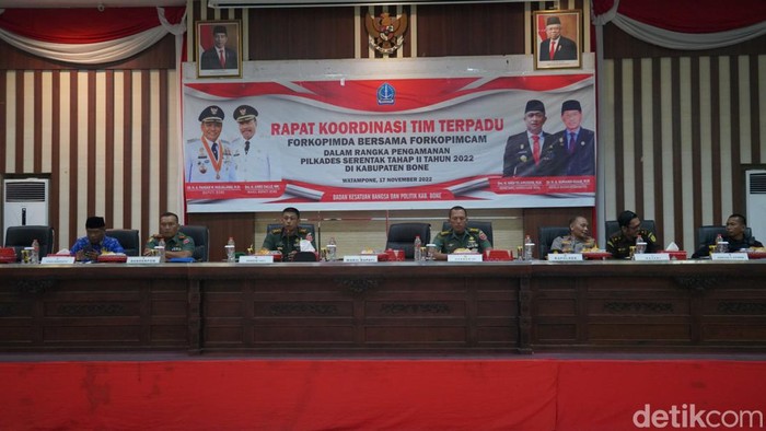 Rapat koordinasi pengamanan Pilkades Tahap II di 141 desa di Kabupaten Bone, Sulsel. (Agung/detikSulsel)