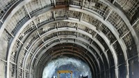 Sementara yang ketiga yaitu gate shaft dengan diameter 5 meter, panjang 35 meter, dan volume 800 BCM. yang masih dalam proses pengerjaan. Foto: Dok. DAHANA