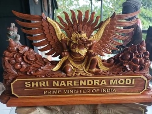 Salah satu produk buah tangan Wayan Gede Manca Negara untuk PM India, Narendra Modi, baru-baru ini. Foto: IST