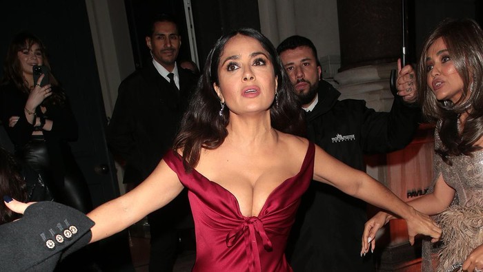 LONDON, ENGLAND - NOVEMBER 16:  Salma Hayek is seen attending the GQ Men Of The Year Awards at The Mandarin Oriental Hyde Park on November 16, 2022 in London, England. (Photo by Ricky Vigil M/GC Images)