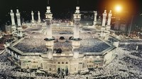 Masjidil Haram adalah bangunan masjid yang berlokasi di pusat Kota Makkah. Masjid ini menjadi yang terbesar di dunia sekaligus tempat tersuci bagi umat Islam. Foto: Getty Images/iStockphoto