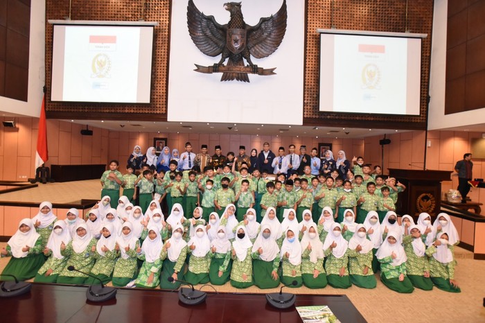 Sekolah Dasar Islam (SDI) Al Azhar X, Kota Serang, Banten Kunjungi MPR