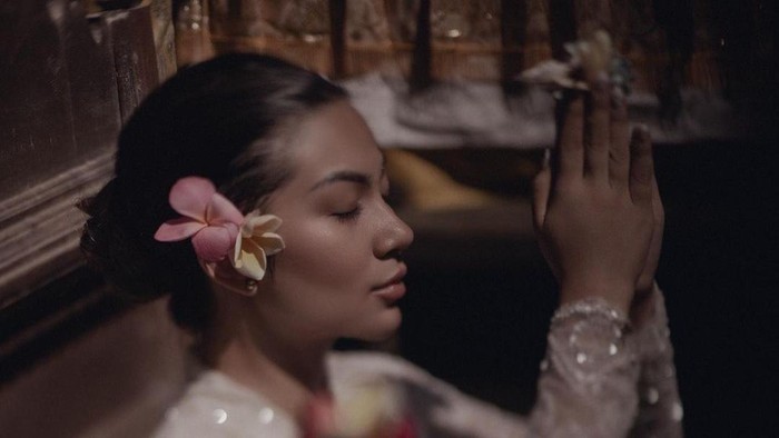 Mengenal Tradisi Melukat, Ritual Adat Bali untuk Pulihkan Kesehatan Jiwa