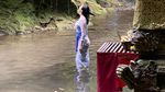 6 Potret Seleb Healing Melukat di Bali, Ariel Tatum hingga Anya Geraldine