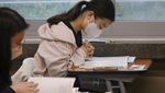 7 Potret Pelajar Korsel Ikut Suneung, Sampai Diantar Mami