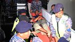 Proses Evakuasi Penumpang Kapal Terbakar di Perairan Bali