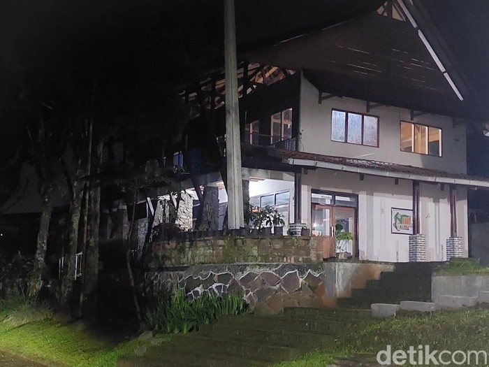Suasana Villa Terbengkalai di Kompleks Perumahan Katumiri, KBB