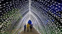 Dijamin, setiap lokasi bisa menjadi spot foto yang menarik.
